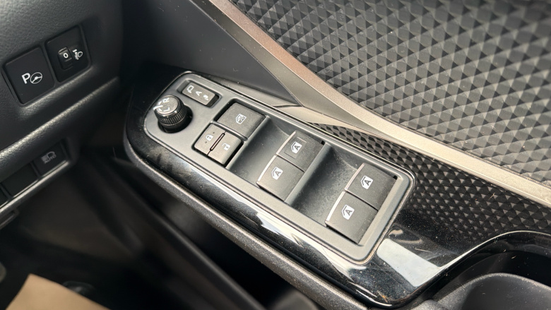 Toyota C-HR 1.8 Hybrid Design 5dr CVT Hybrid Hatchback